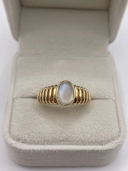 9ct gold moonstone ring