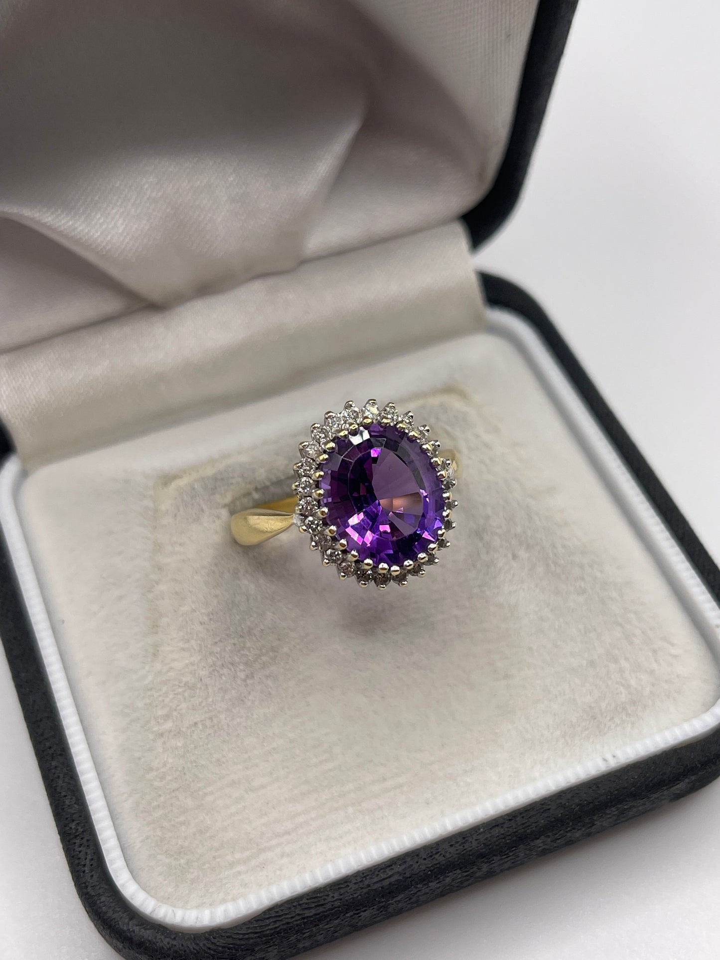 18ct gold amethyst and diamond ring