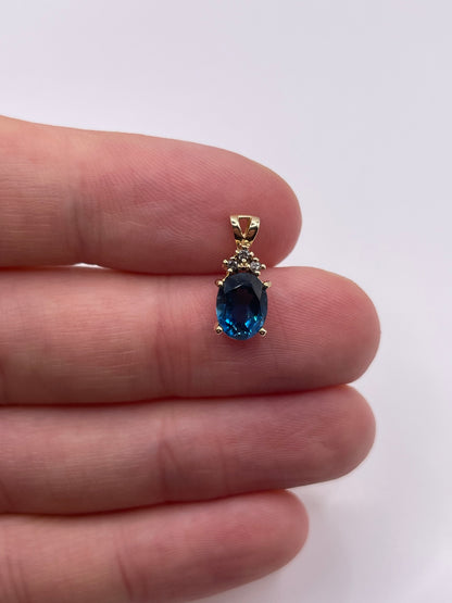 9ct gold topaz and diamond pendant