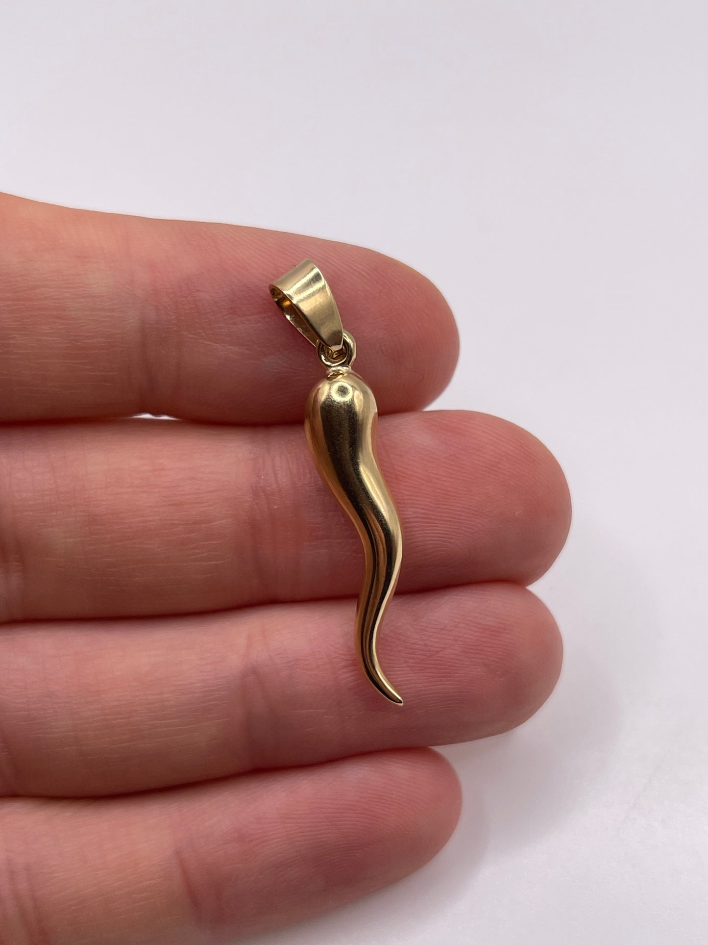 9ct gold horn of plenty pendant