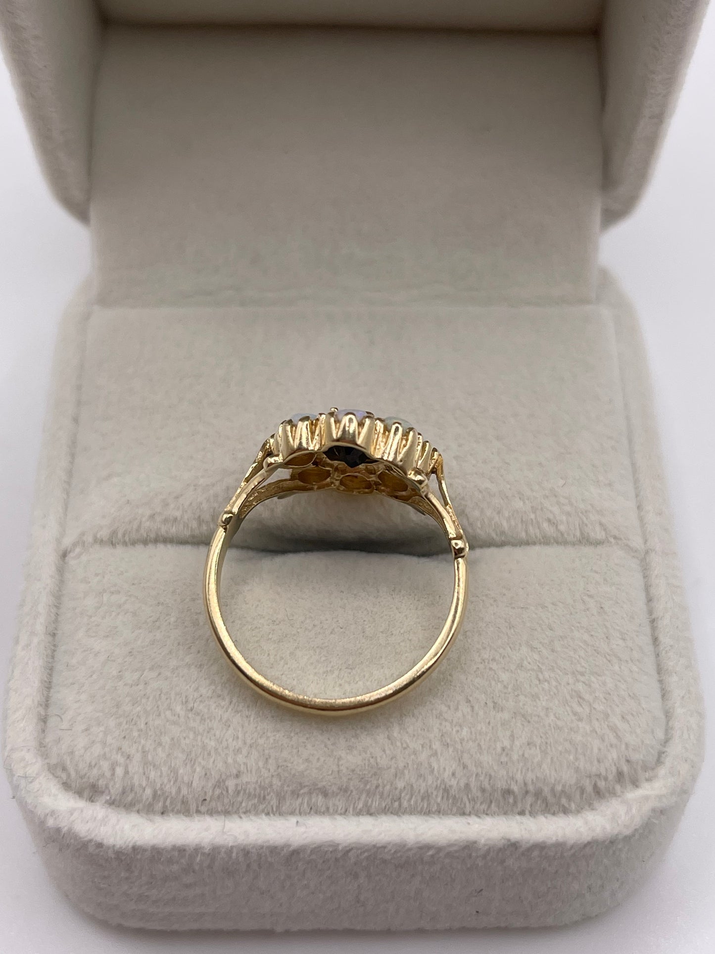 14ct gold sapphire and opal ring