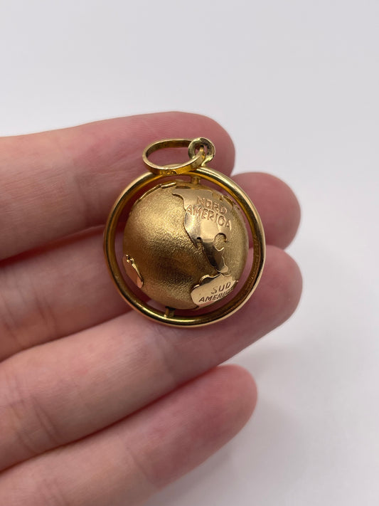 Heavy 18ct gold globe pendant