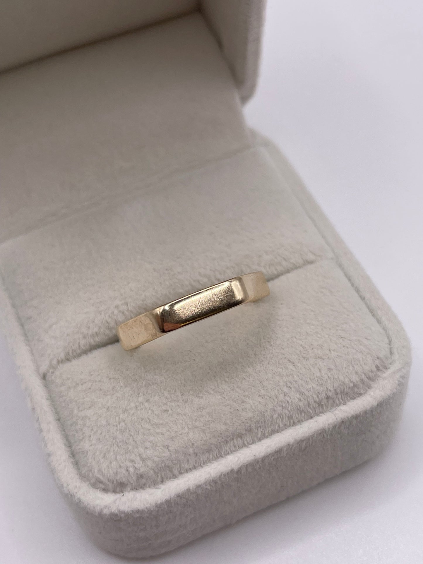 9ct gold band