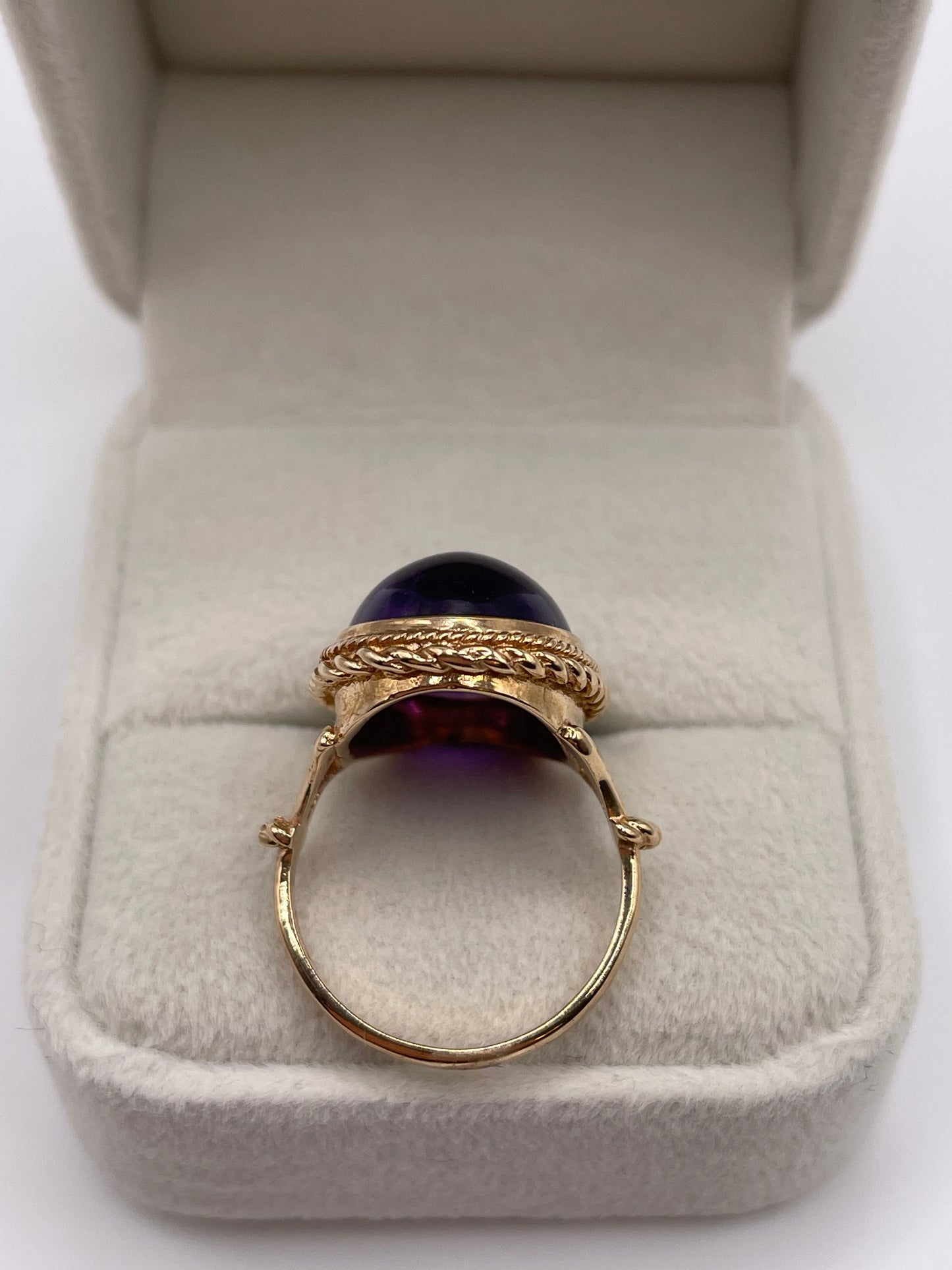 9ct gold cabochon amethyst ring