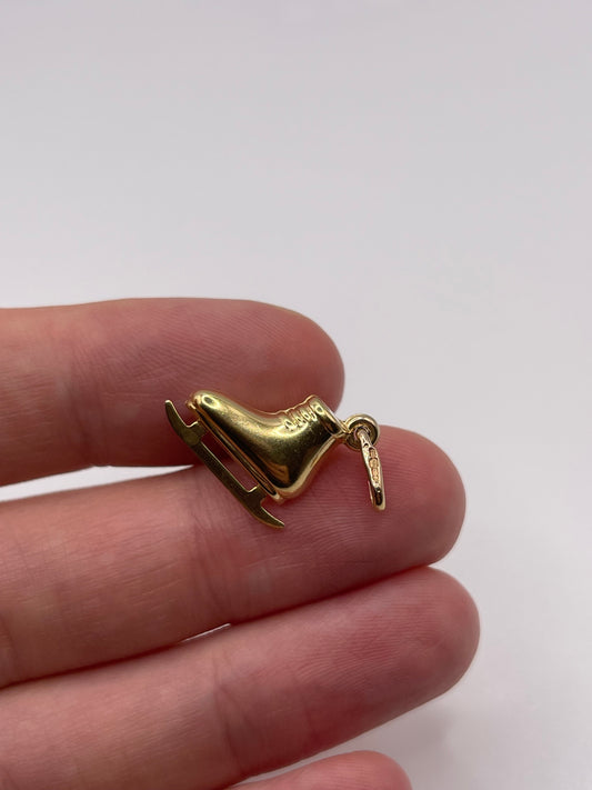 9ct gold ice skate charm