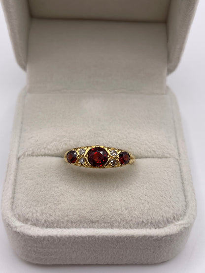 18ct gold garnet and diamond ring