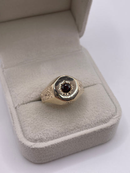 9ct gold garnet signet ring