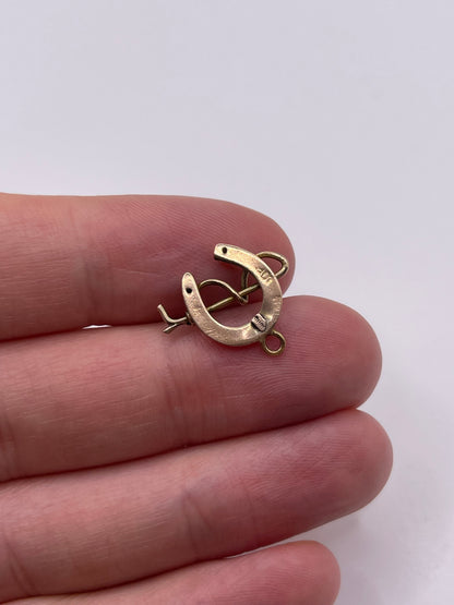 9ct gold horseshoe pendant