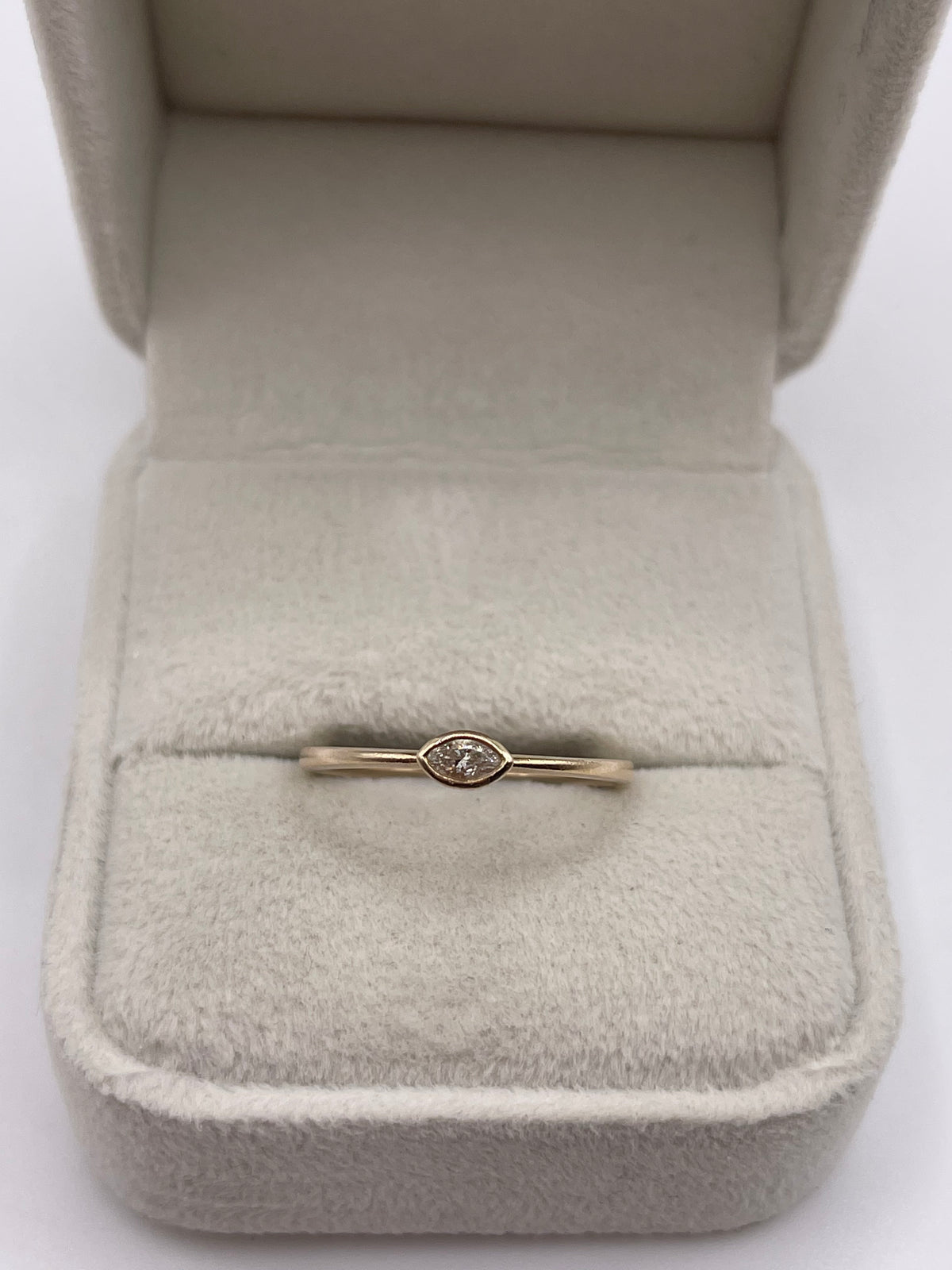 9ct gold diamond ring