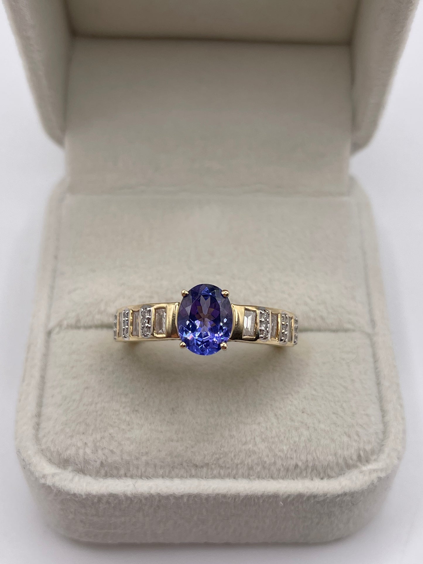 14ct gold tanzanite and diamond ring