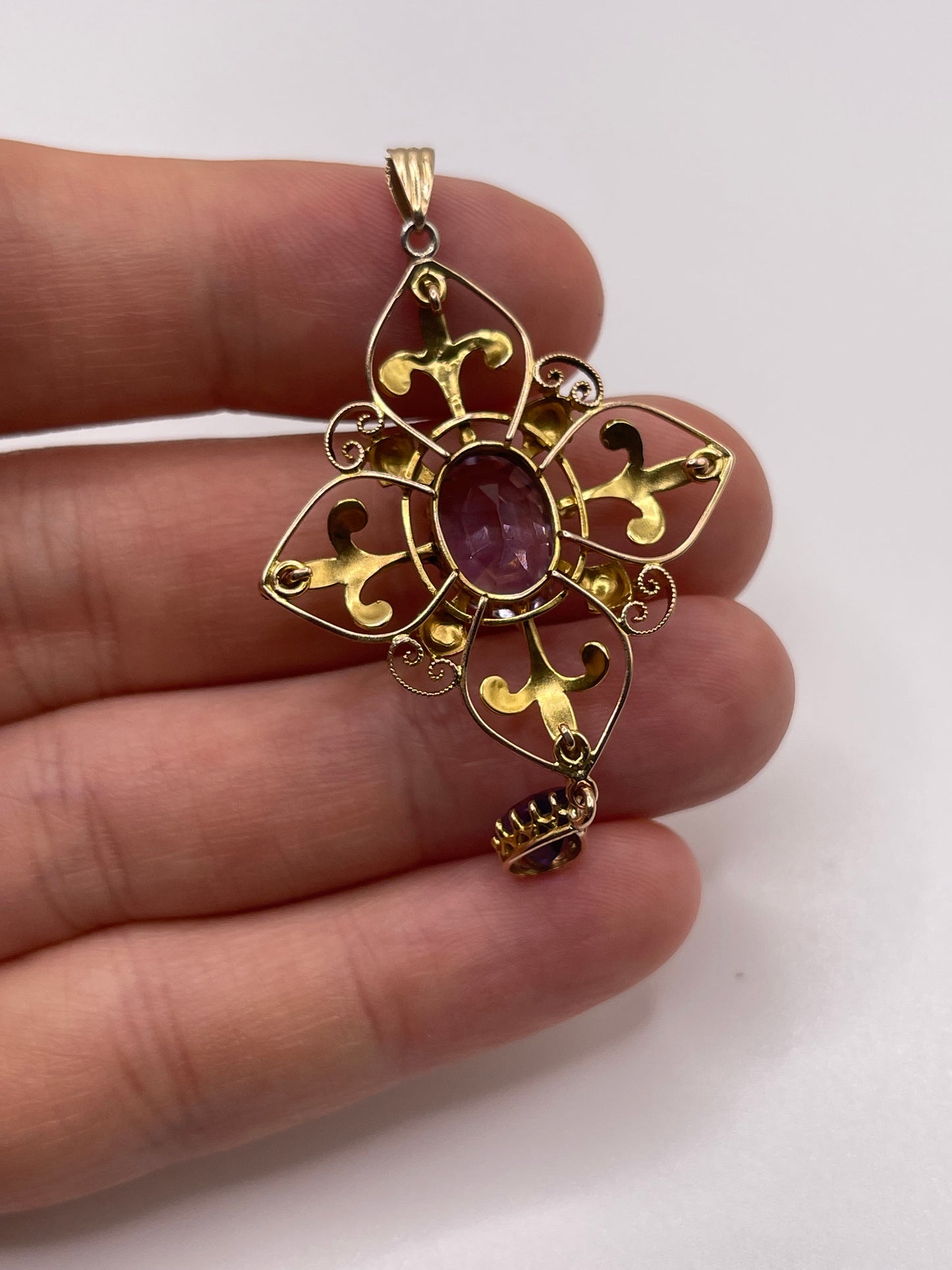 Antique 9ct gold amethyst pendant