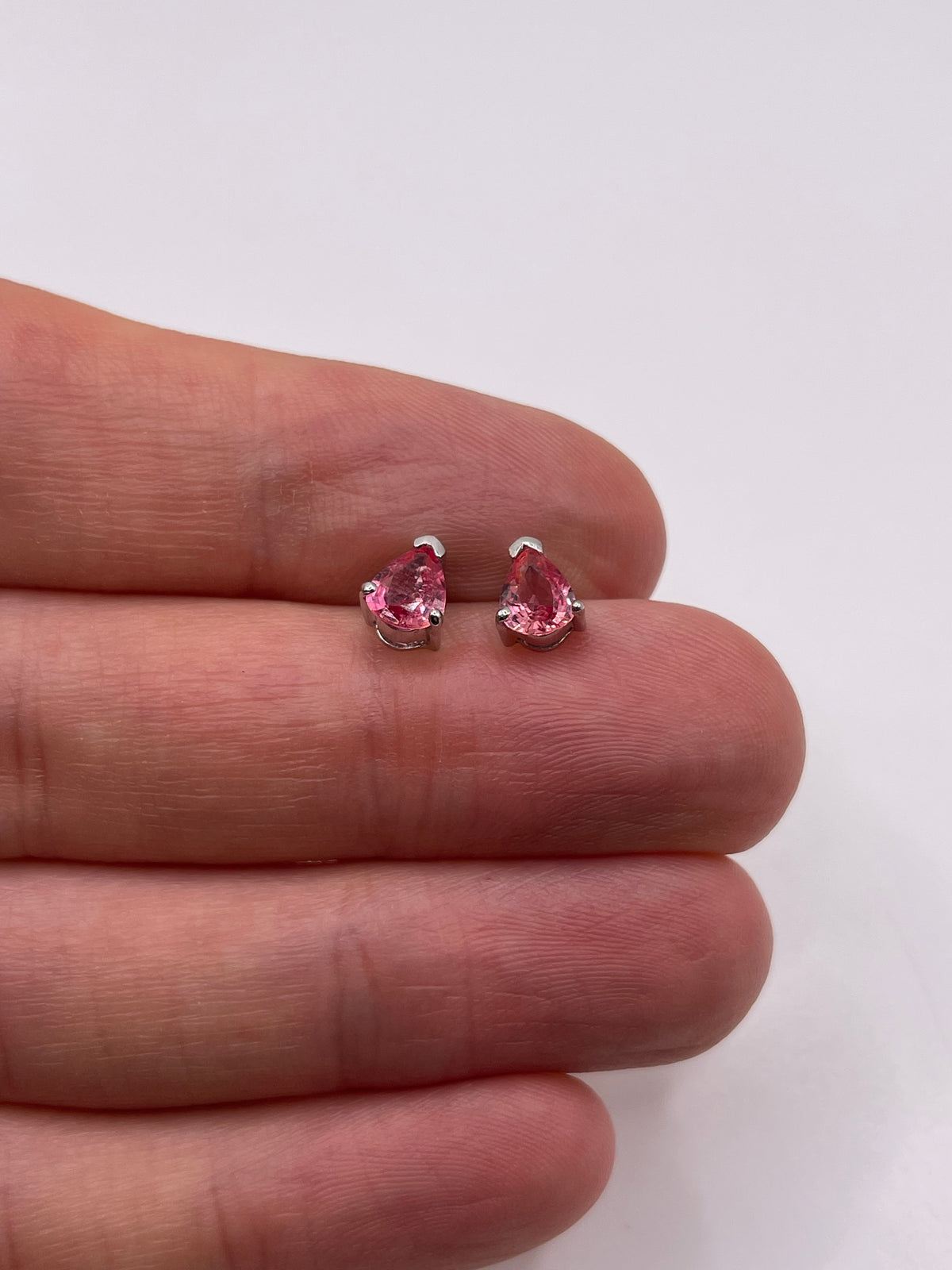 18ct white gold sapphire earrings