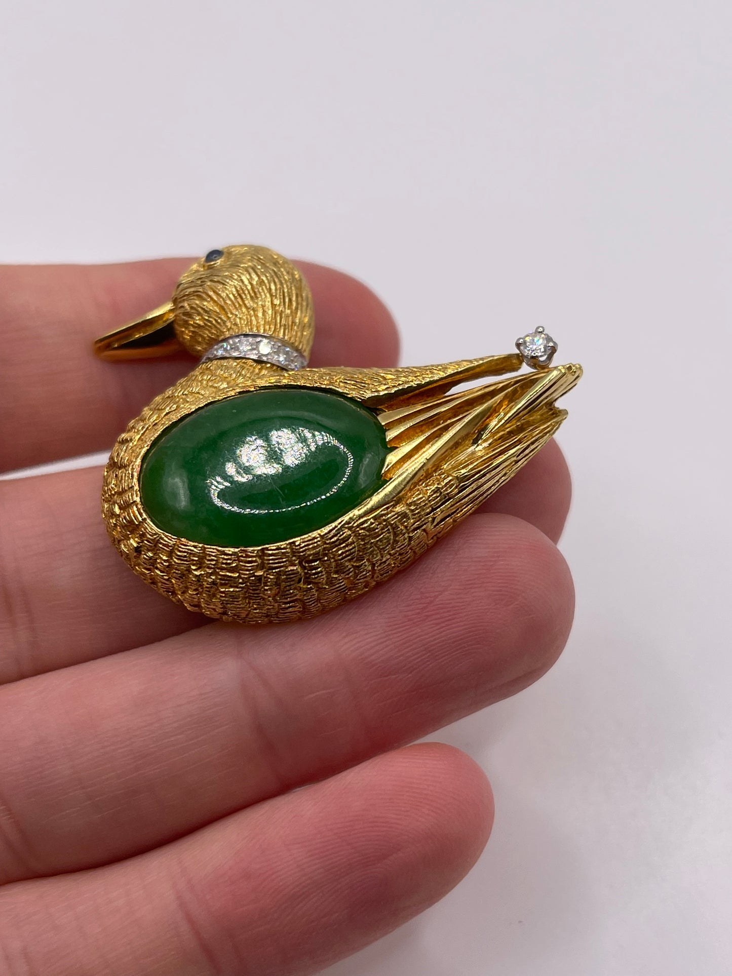 Heavy 18ct gold jade, sapphire and diamond brooch