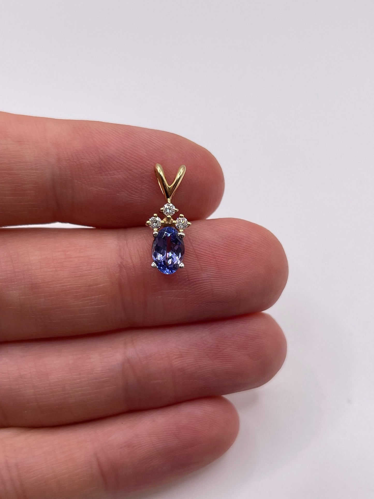 9ct gold tanzanite and diamond pendant