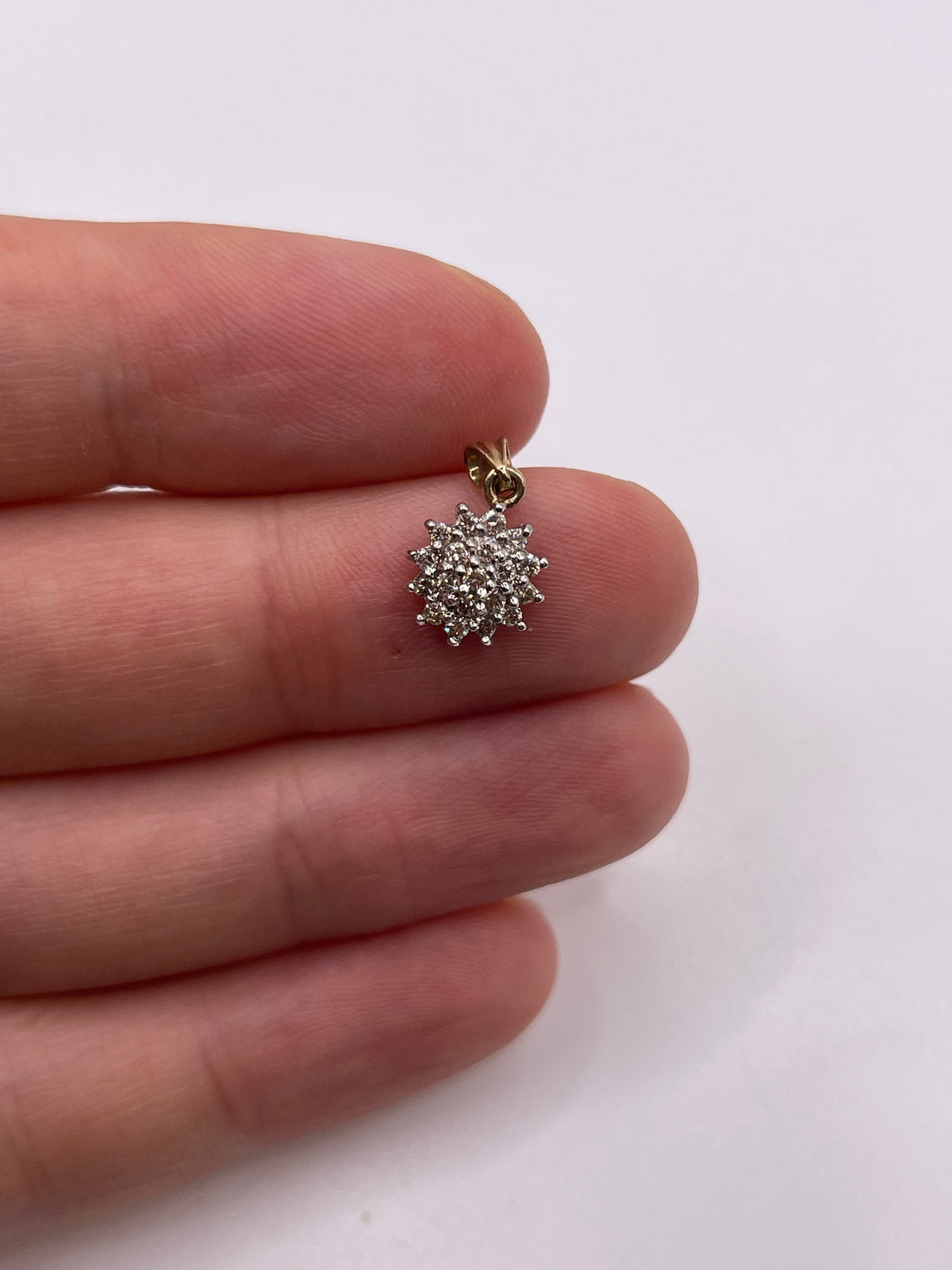 9ct gold diamond cluster pendant