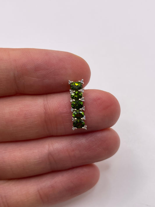 9ct gold peridot and diamond pendant