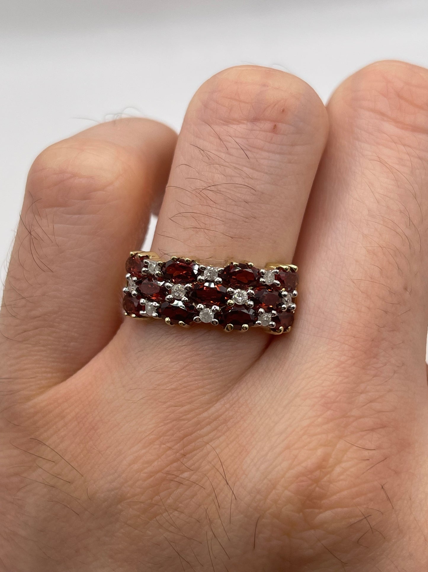 9ct gold garnet and diamond ring