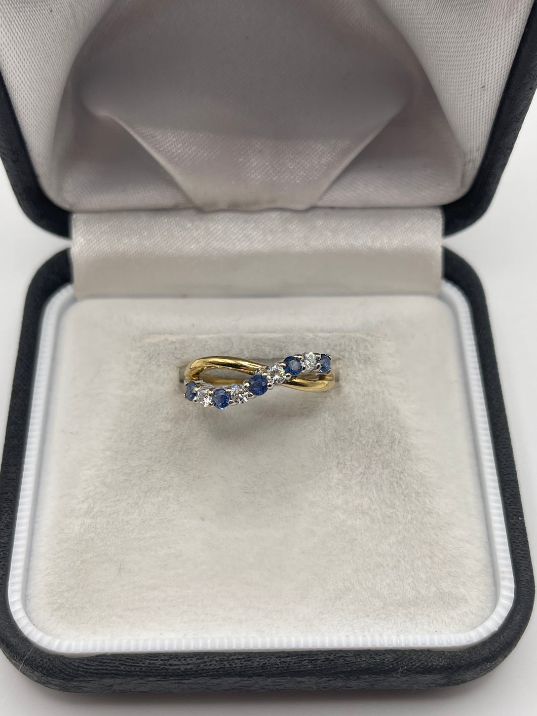 18ct gold sapphire and diamond ring