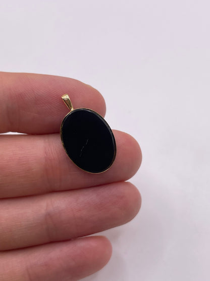 9ct gold onyx and opal pendant