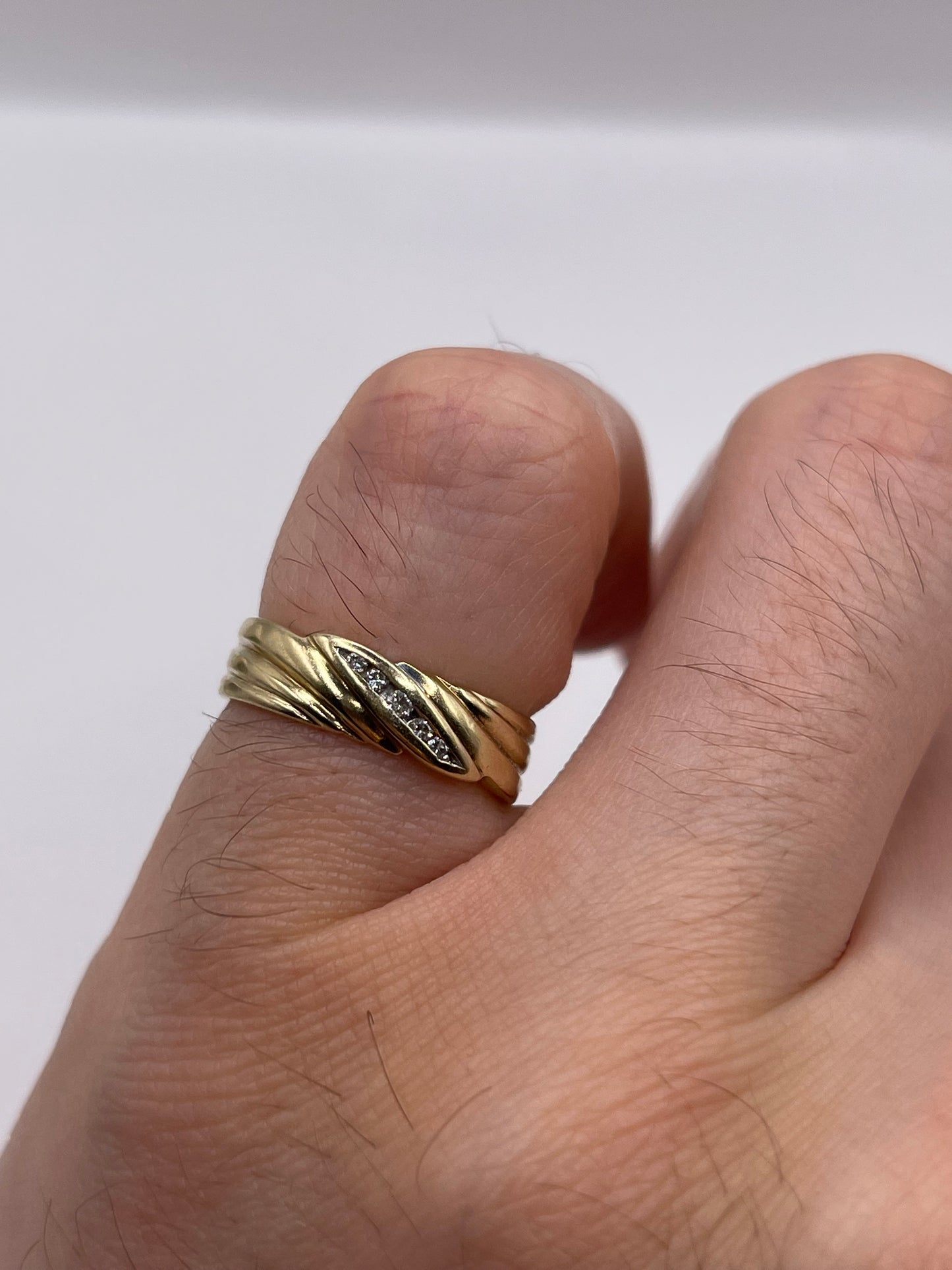 9ct gold diamond ring