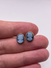 Load image into Gallery viewer, 9ct gold cameo earrings
