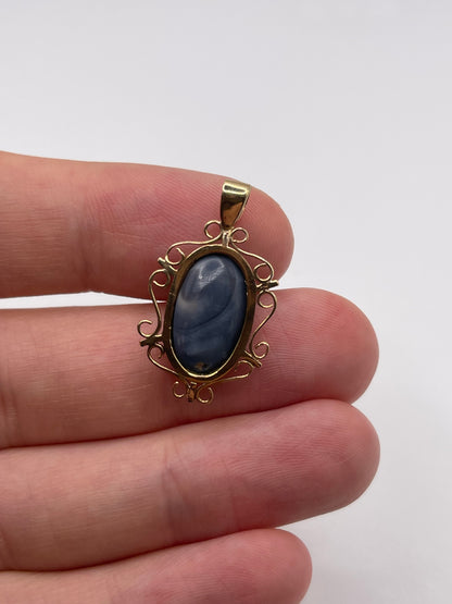 9ct gold boulder opal pendant