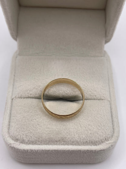 9ct gold patterned band