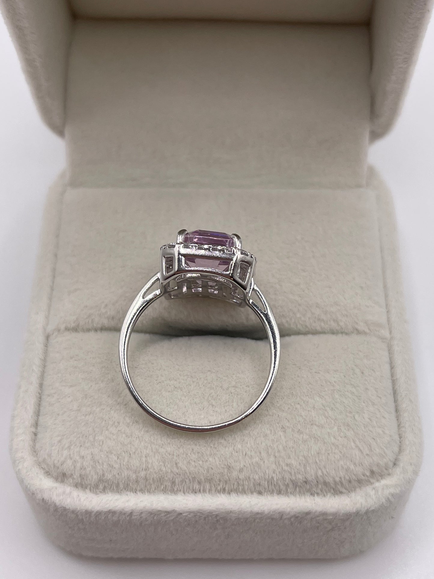 9ct white gold kunzite and zircon ring