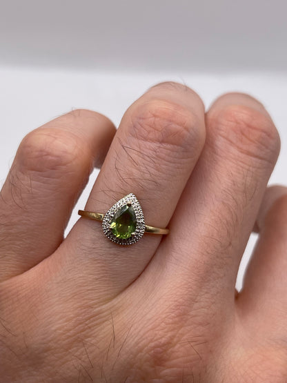 9ct gold peridot and diamond ring