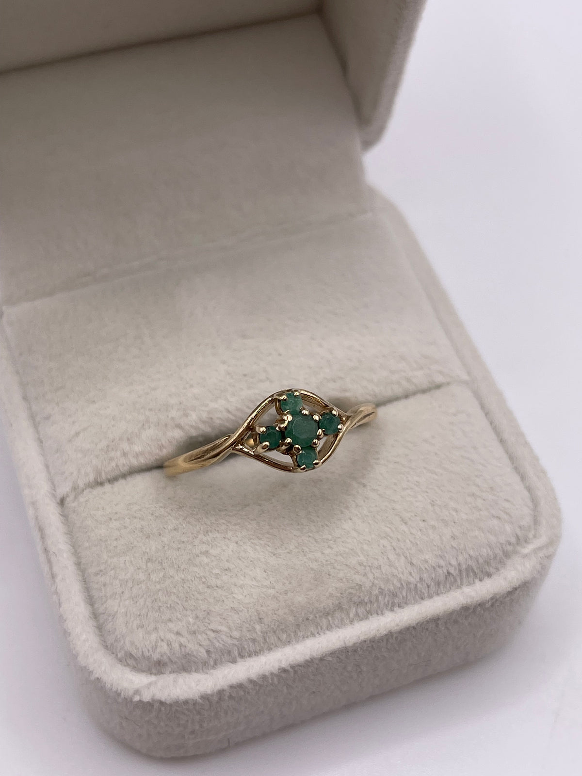 9ct gold emerald cluster ring