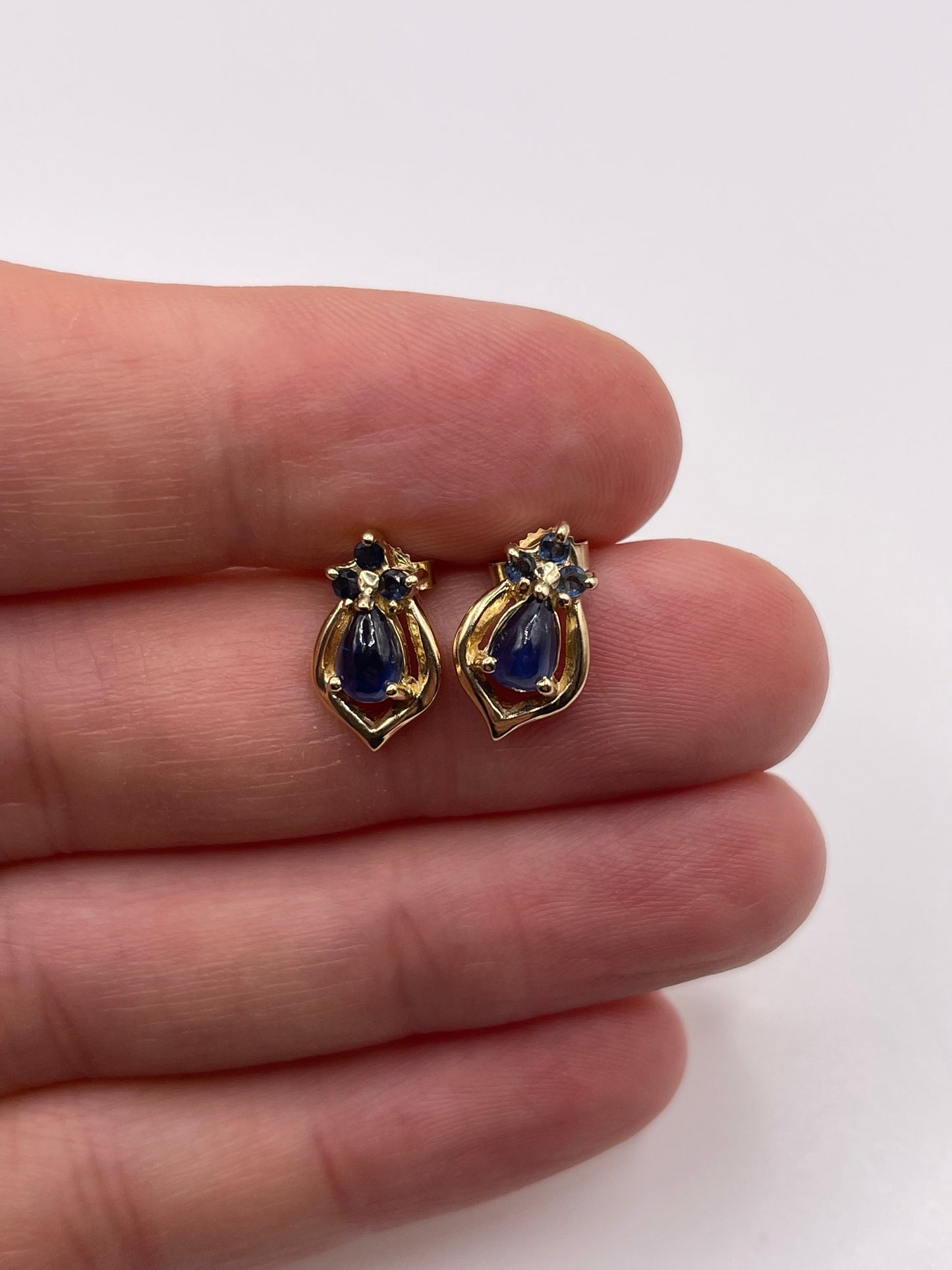 9ct gold sapphire earrings