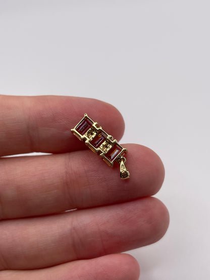 9ct gold topaz and diamond pendant