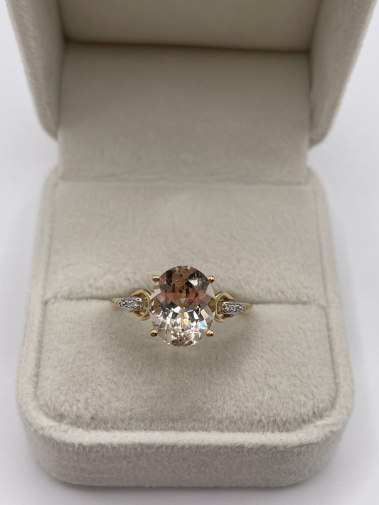 9ct gold quartz and diamond ring
