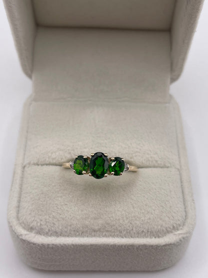 9ct gold diopside and diamond ring