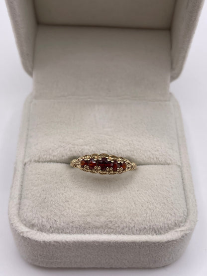 9ct gold garnet ring