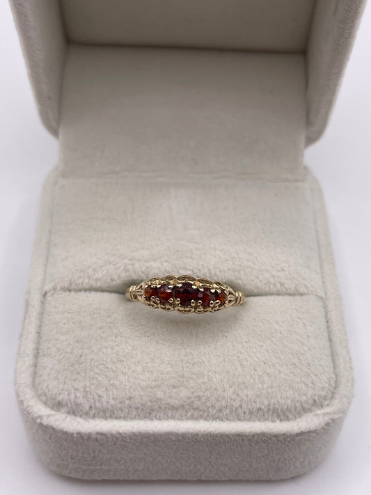 9ct gold garnet ring
