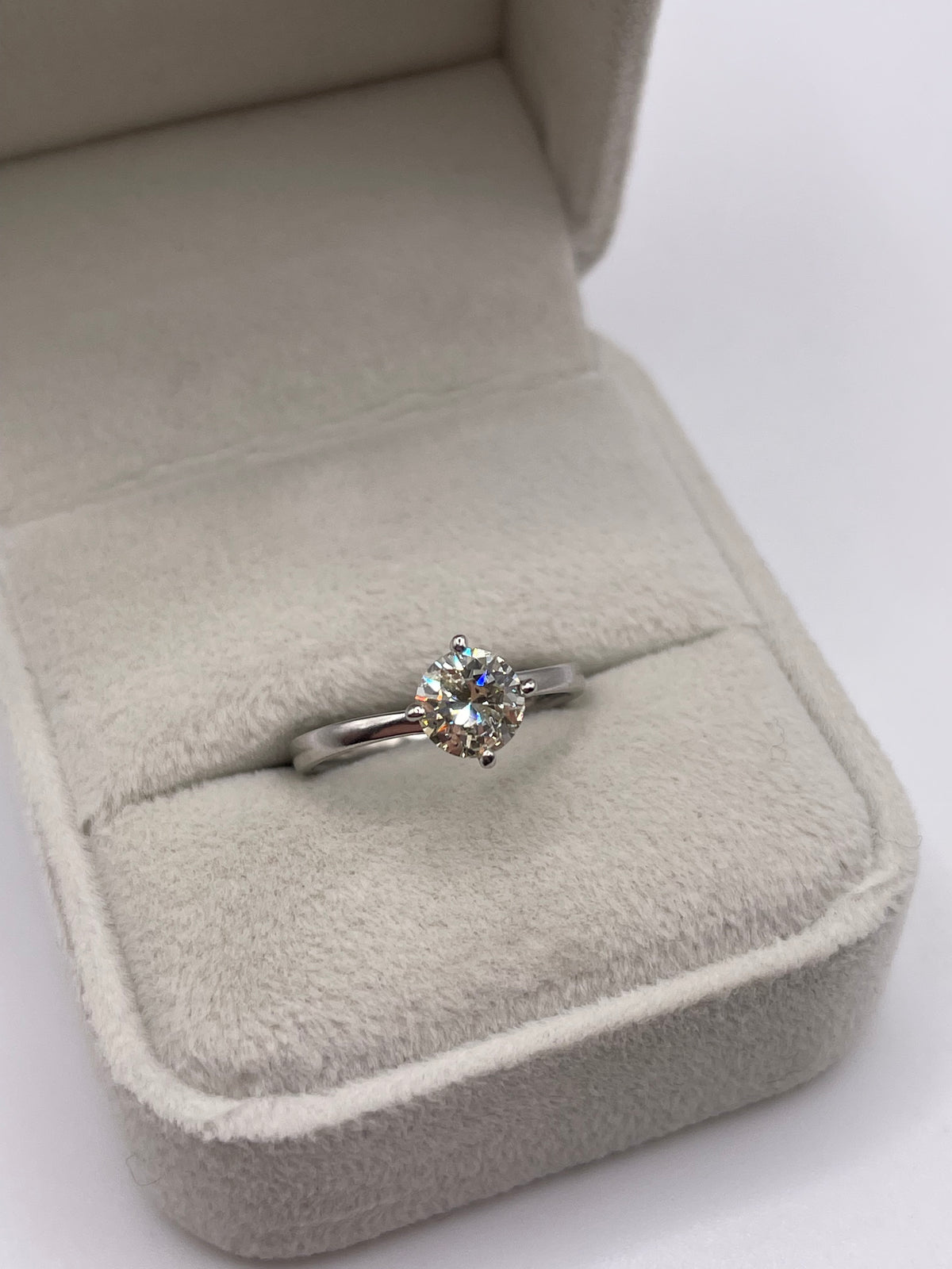 Platinum 0.82ct diamond ring