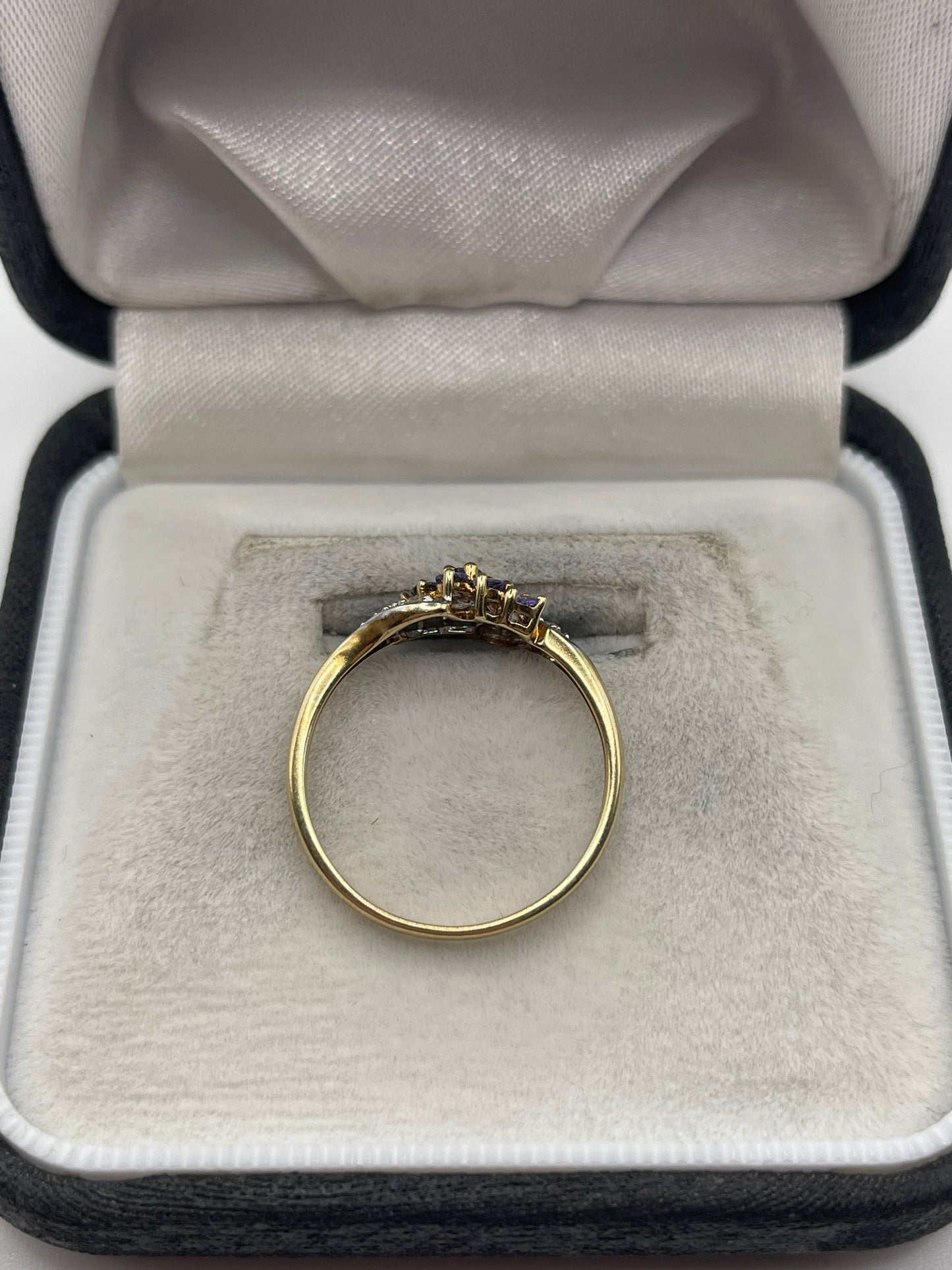 9ct gold tanzanite and diamond ring