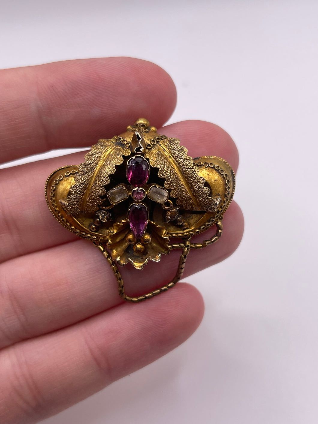 Antique 15ct gold garnet brooch