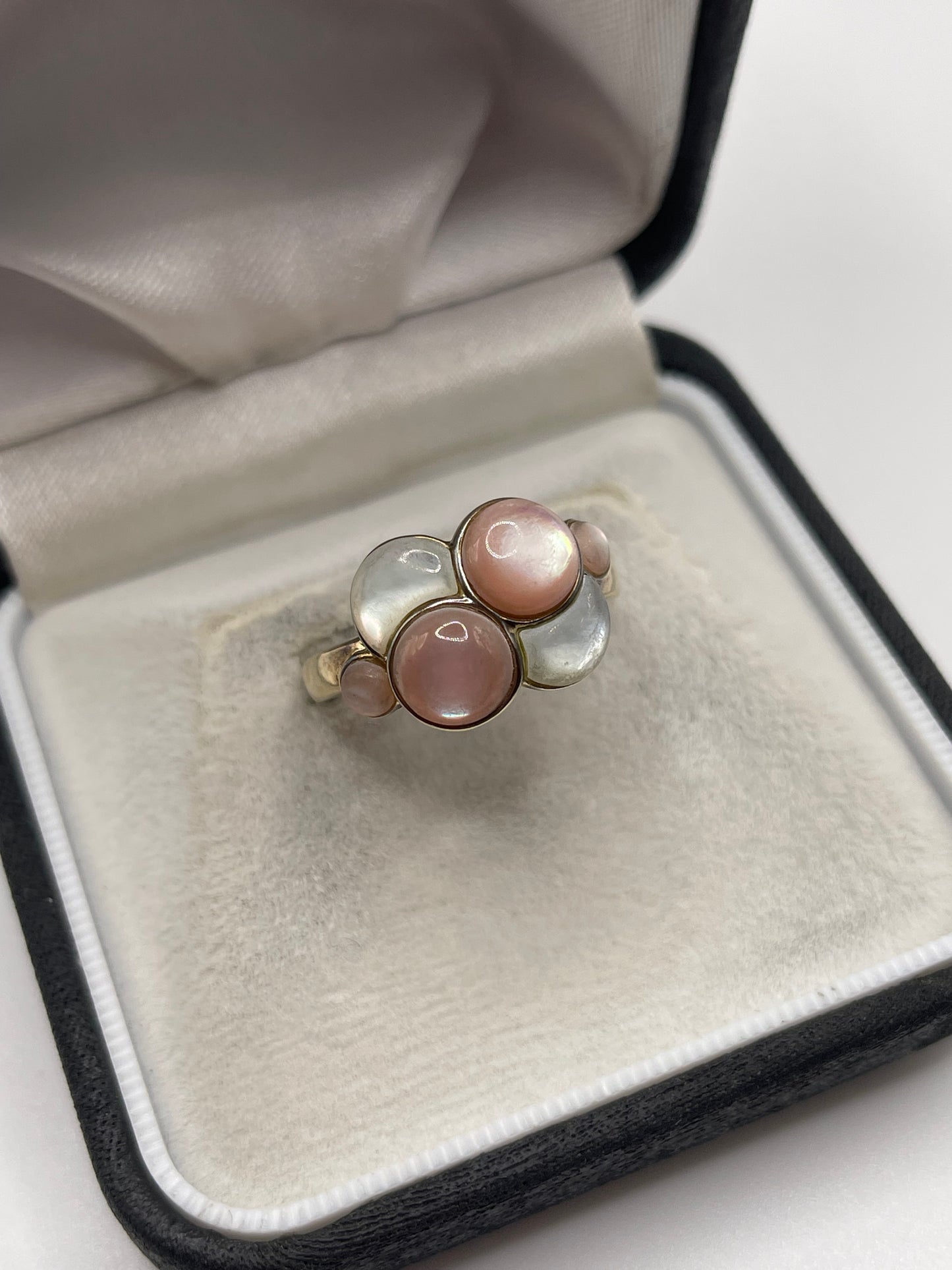 9ct gold mother of pearl ring