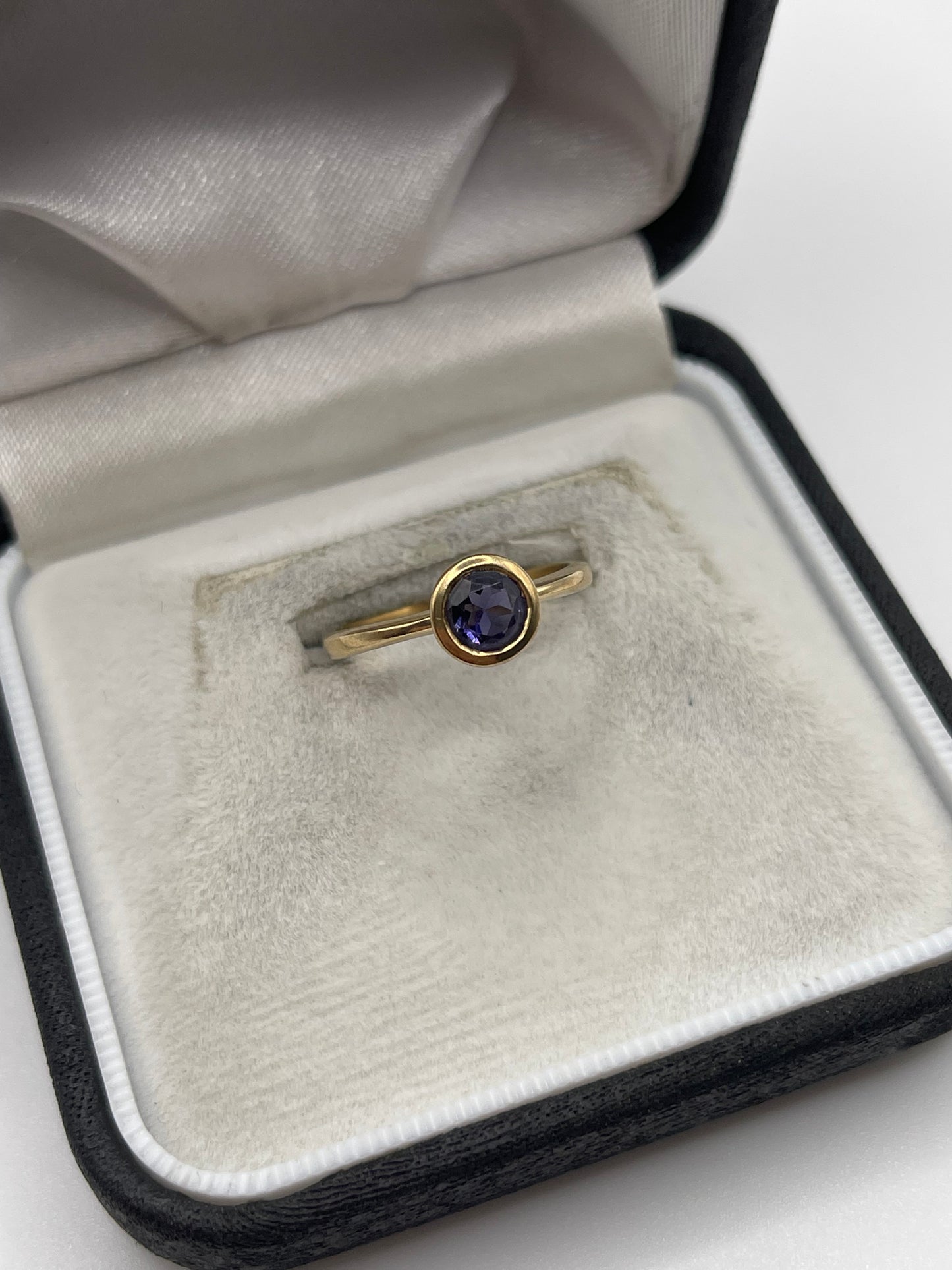 9ct gold iolite ring