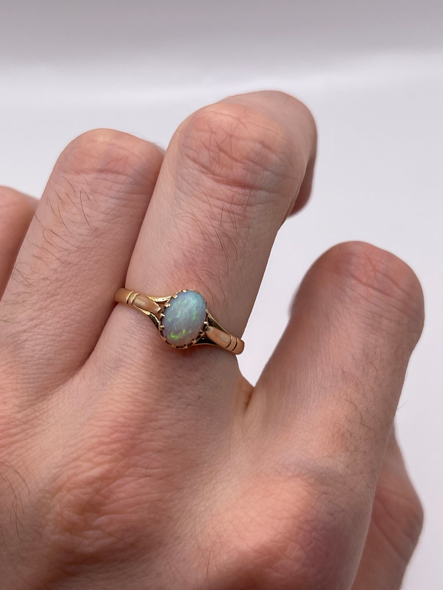 Antique 9ct gold opal ring