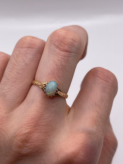 Antique 9ct gold opal ring