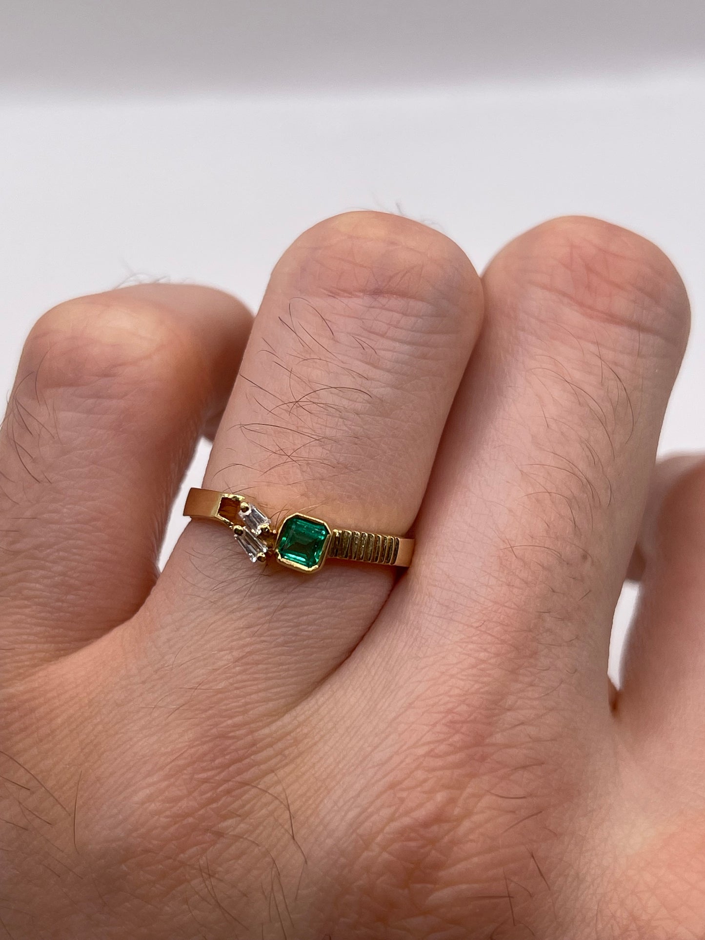 18ct gold emerald and diamond ring