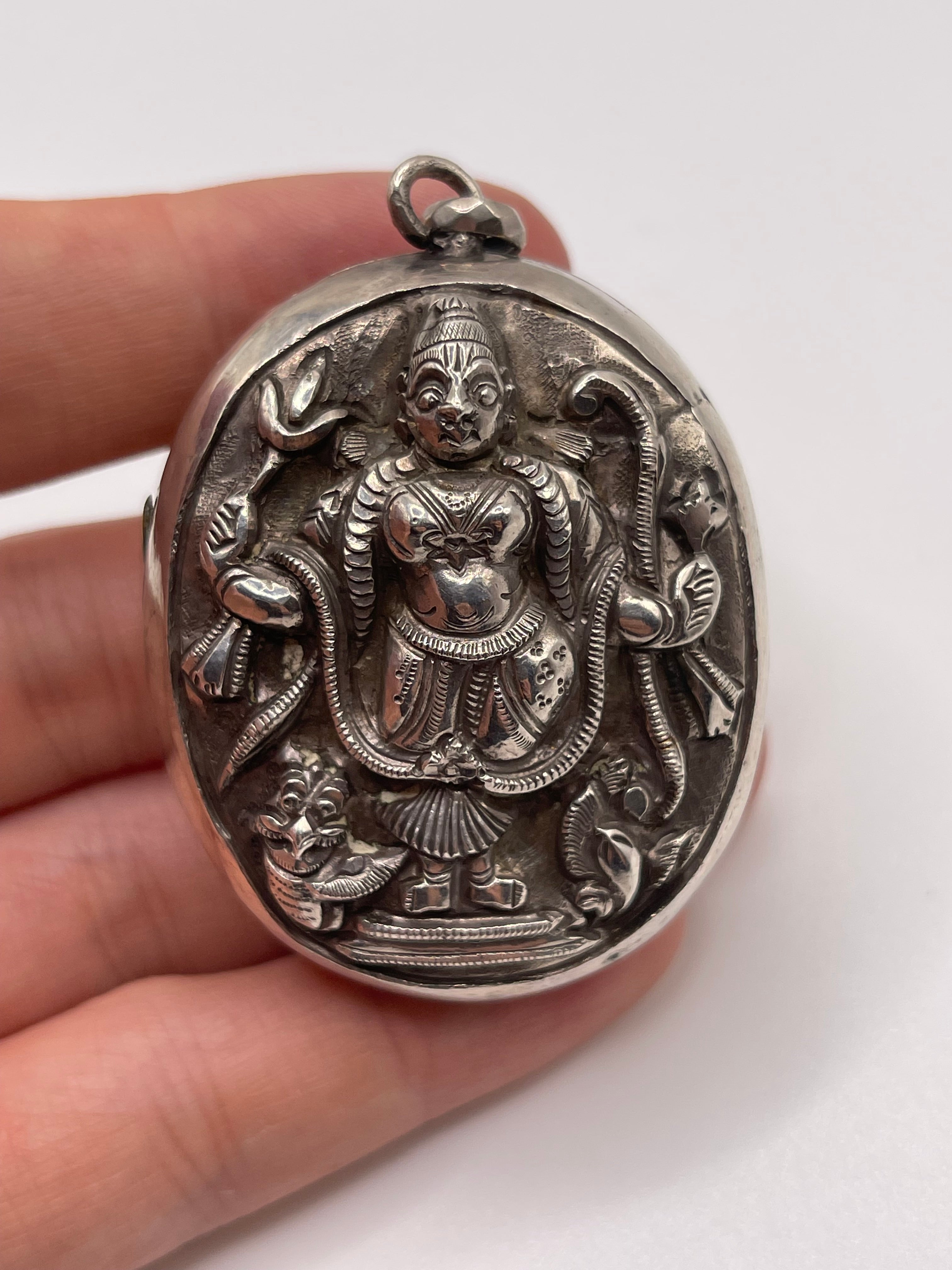 Antique silver Indian locket – Danjmt