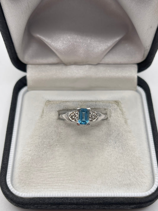 9ct white gold topaz and diamond ring
