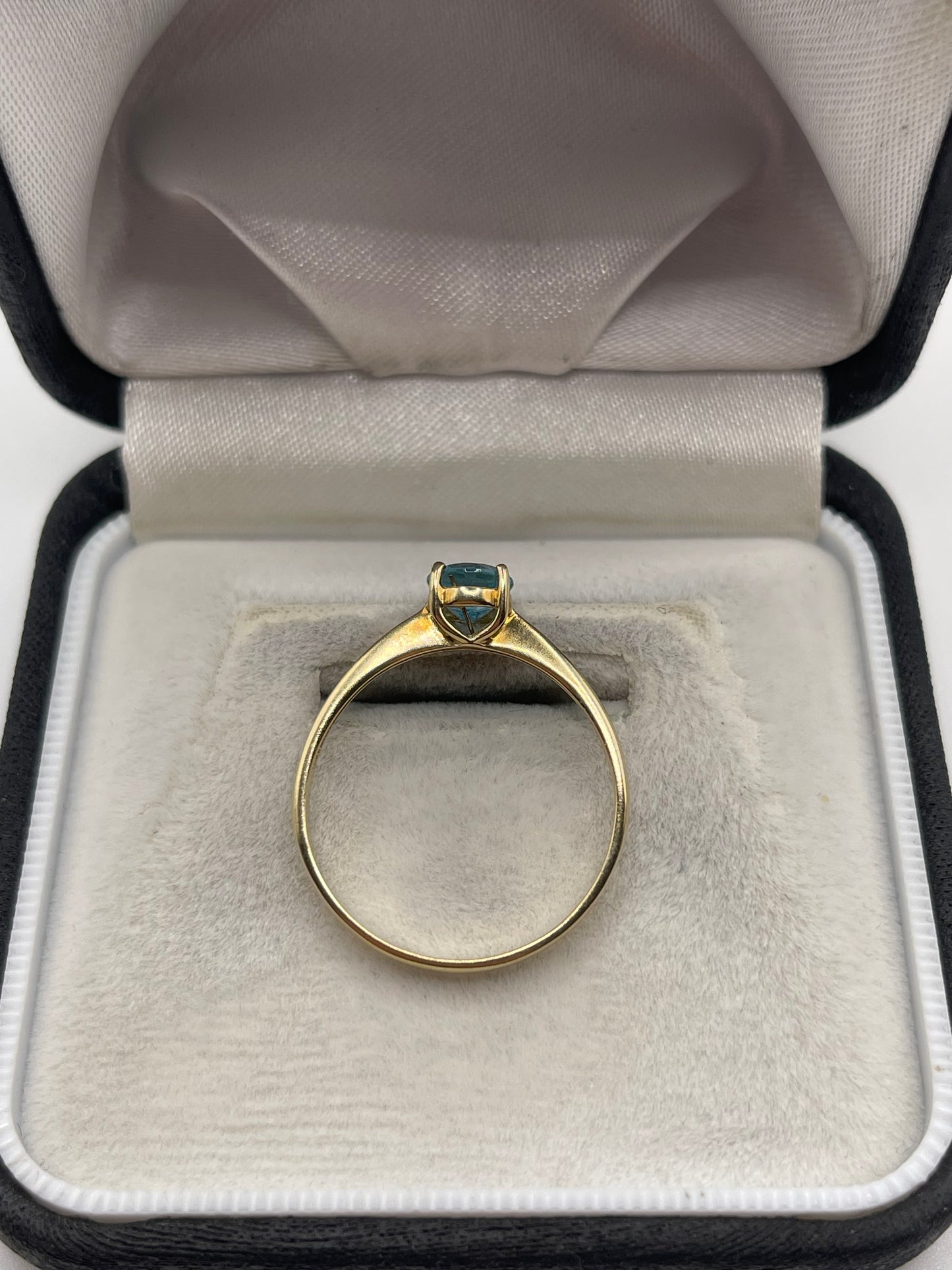 9ct gold blue topaz ring