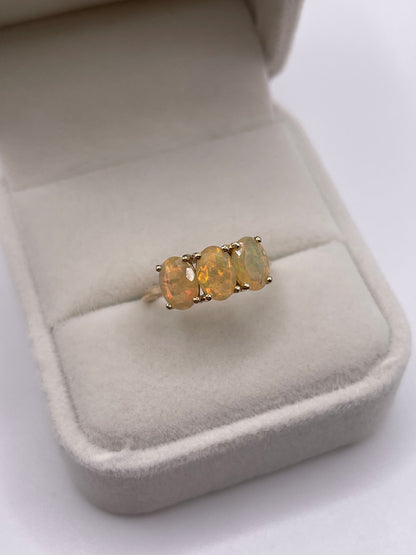 9ct gold opal ring