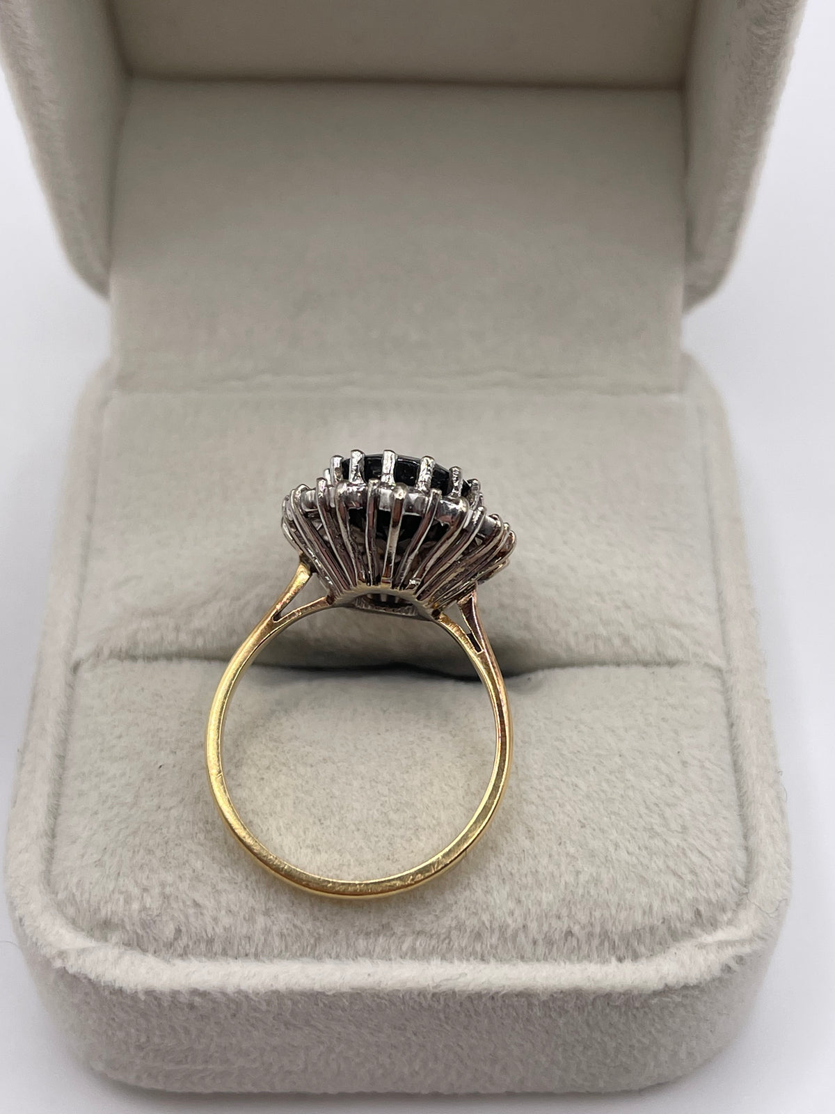 18ct gold sapphire and diamond ring