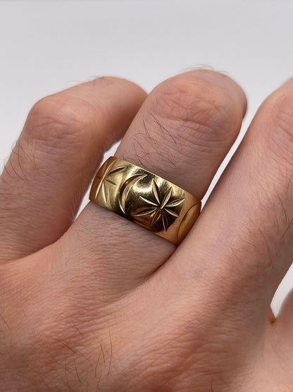 9ct gold patterned band